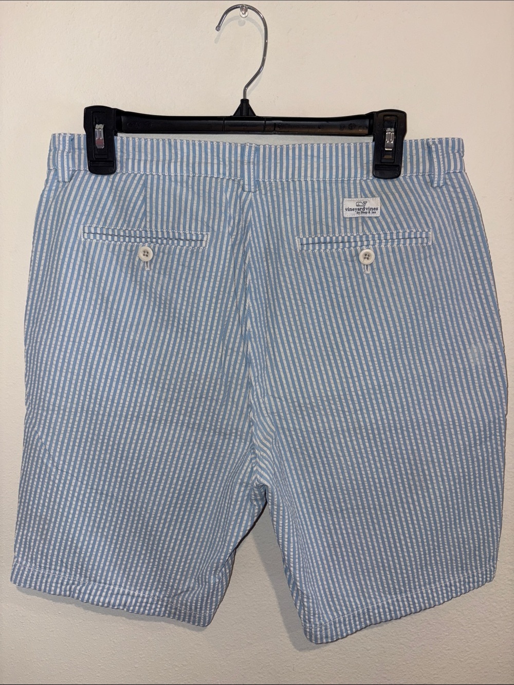 Vineyard Vines blue and white striped seersucker club shorts 100% cotton